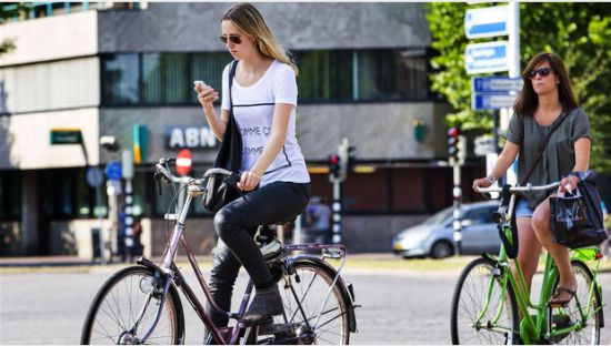 Verbod gebruik mobiele telefoon op de fiets, wondermiddel of niet?